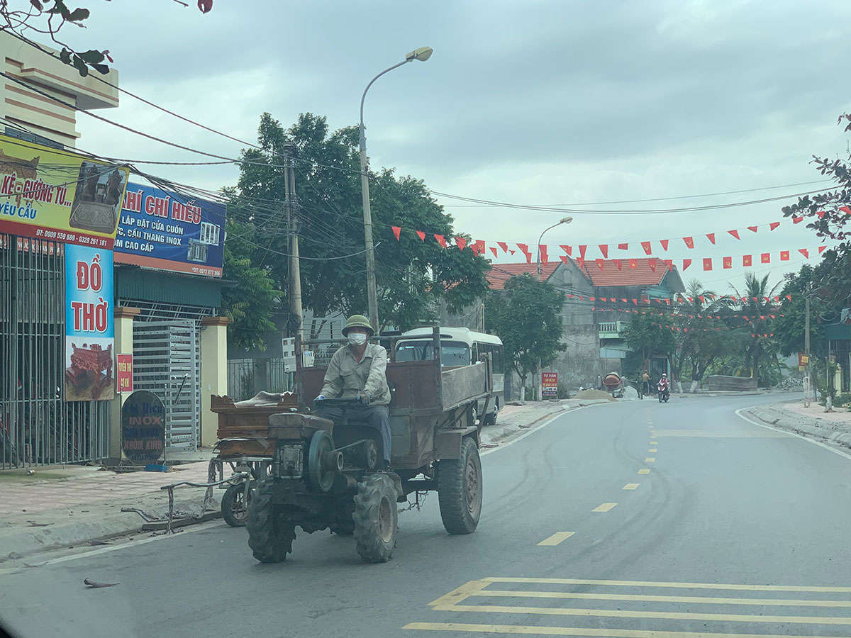 Xe tự chế lưu thông trên địa bàn TX Quảng Yên.