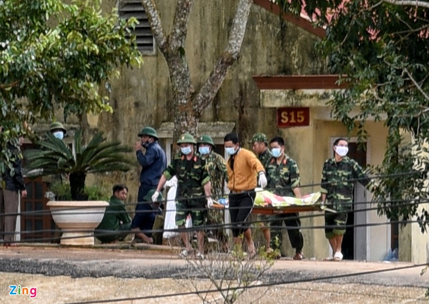Lực lượng cứ hộ tìm thấy 8 thi thể trong vụ sạt lở ở Đoàn 337. Ảnh: Ngọc Tân.
