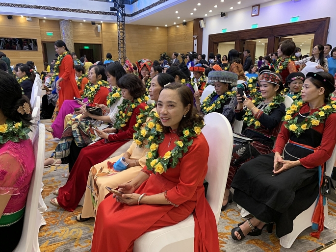 Gần 500 đại biểu tiêu biểu của phụ nữ cả nước tham dự buổi lễ.