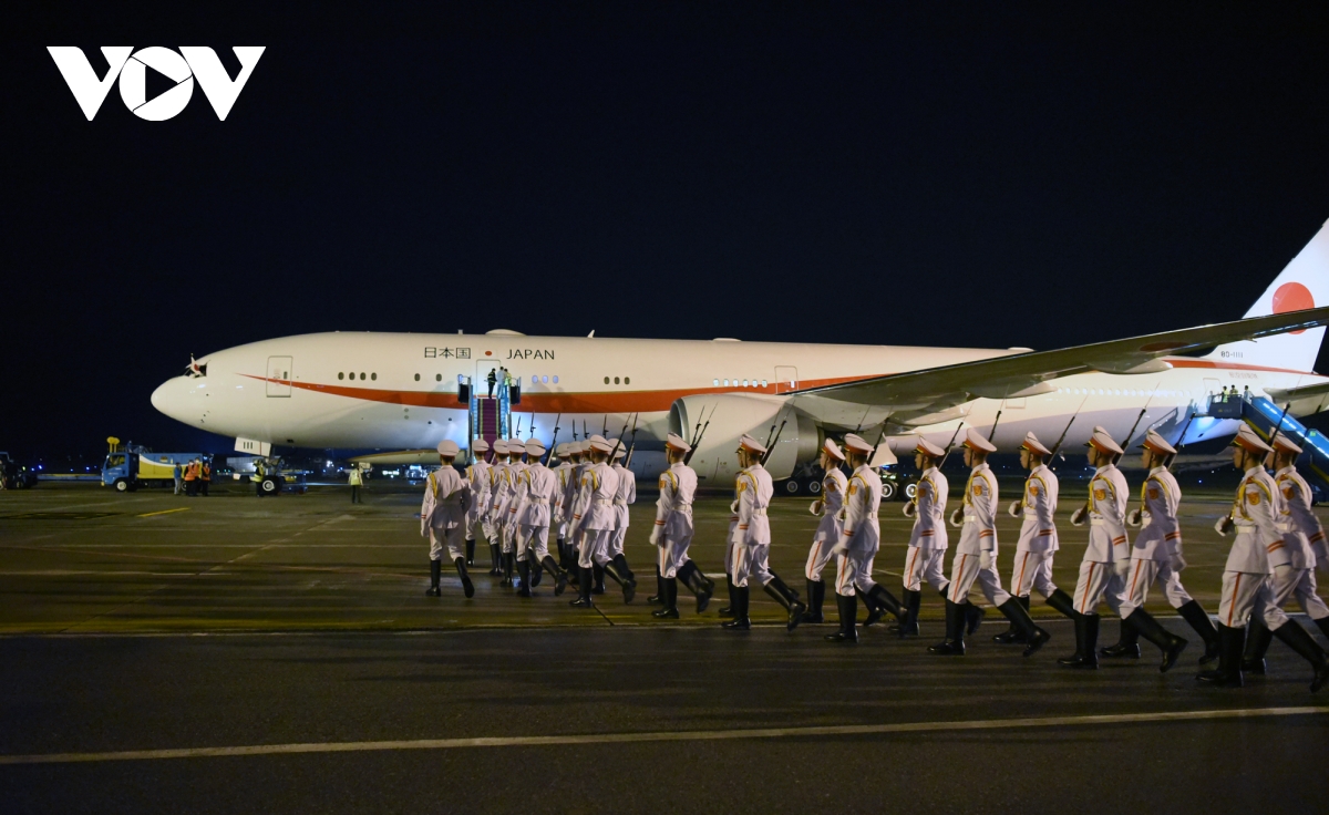 Đội nghi thức chuẩn bị cho lễ đón Thủ tướng Nhật Bản và Phu nhân cùng đoàn cấp cao.