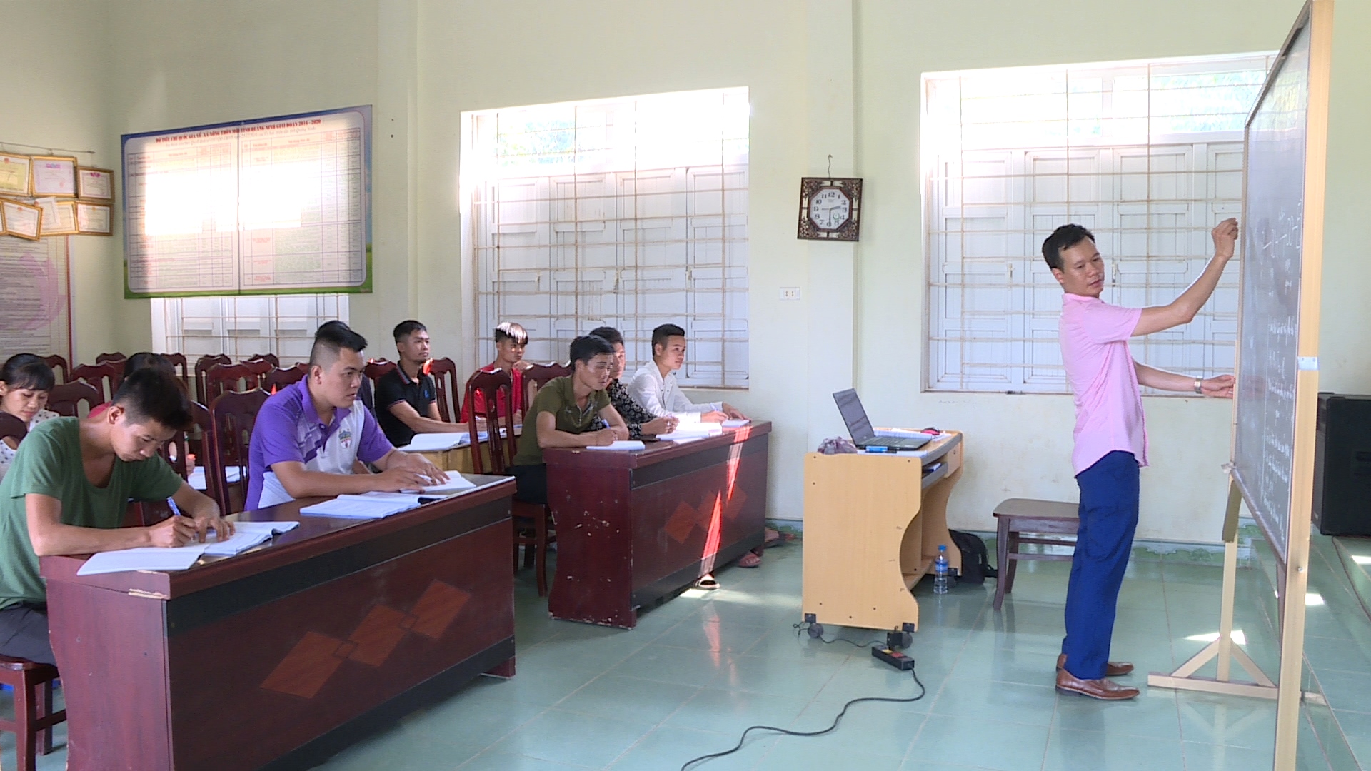 Lớp đào tạo nghề điện dân dụng năm 2020 tại thôn Khe Lọng Ngoài, xã Thanh Sơn, huyện Ba Chẽ.