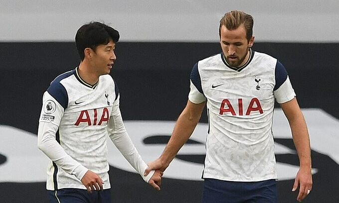Kane (phải) tham gia vào 12 bàn cho Tottenham, còn Son Heung-min cũng đóng góp vào chín bàn từ đầu mùa. Ảnh: Reuters