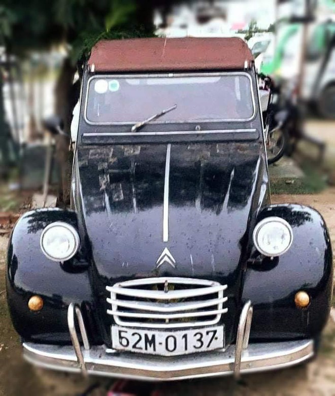  Chiếc xe cổ Citroen 1936 là kỷ vật quý của Đệ nhất danh ca Miền Nam Ảnh: Văn Phước