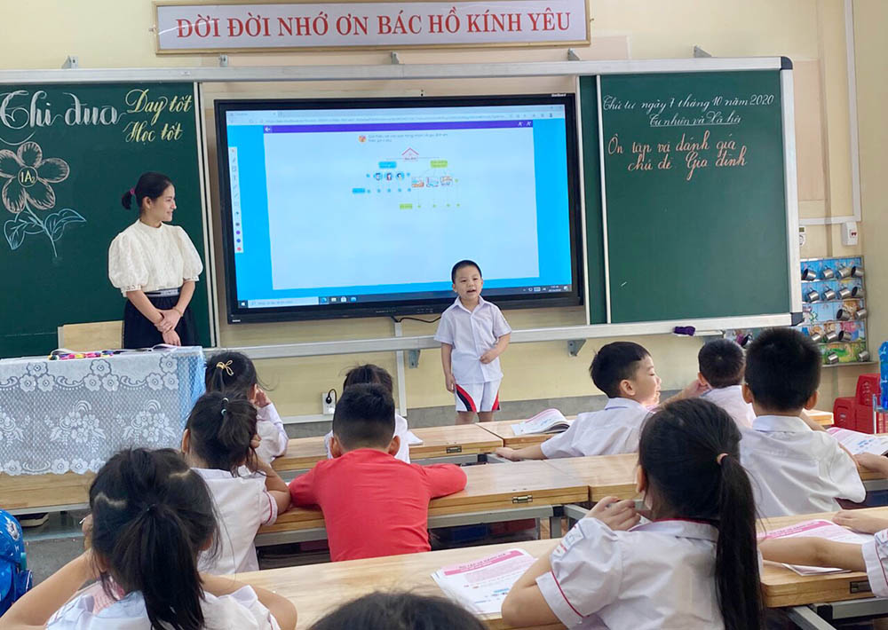 Tiết học tự nhiên và xã hội của các em học sinh lớp 1, Trường Tiểu học Quang Trung, TP Hạ Long.