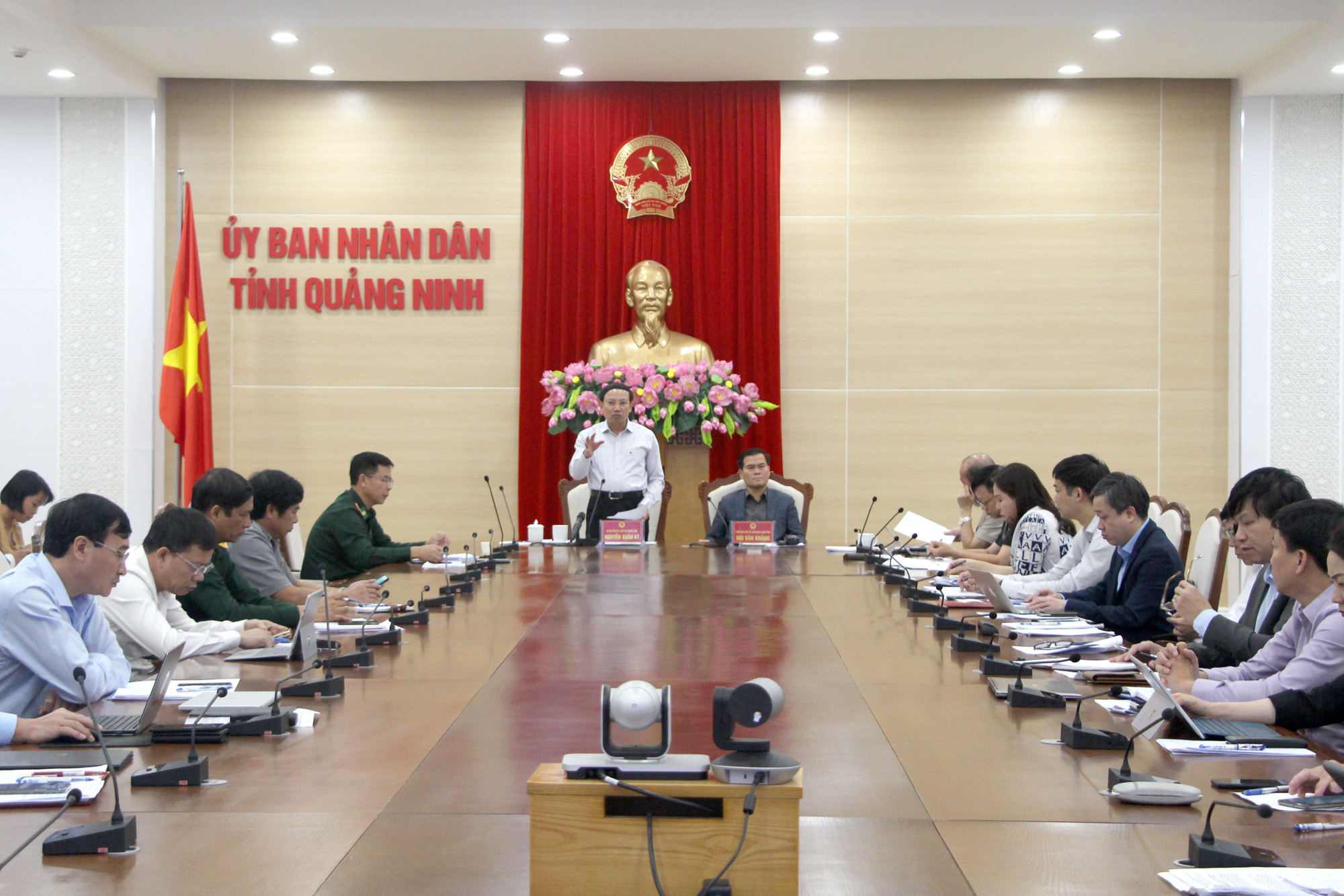 Đồng chí Nguyễn Xuân Ký, Bí thư Tỉnh ủy, Chủ tịch HĐND tỉnh, phát biểu chỉ đạo tại cuộc họp.