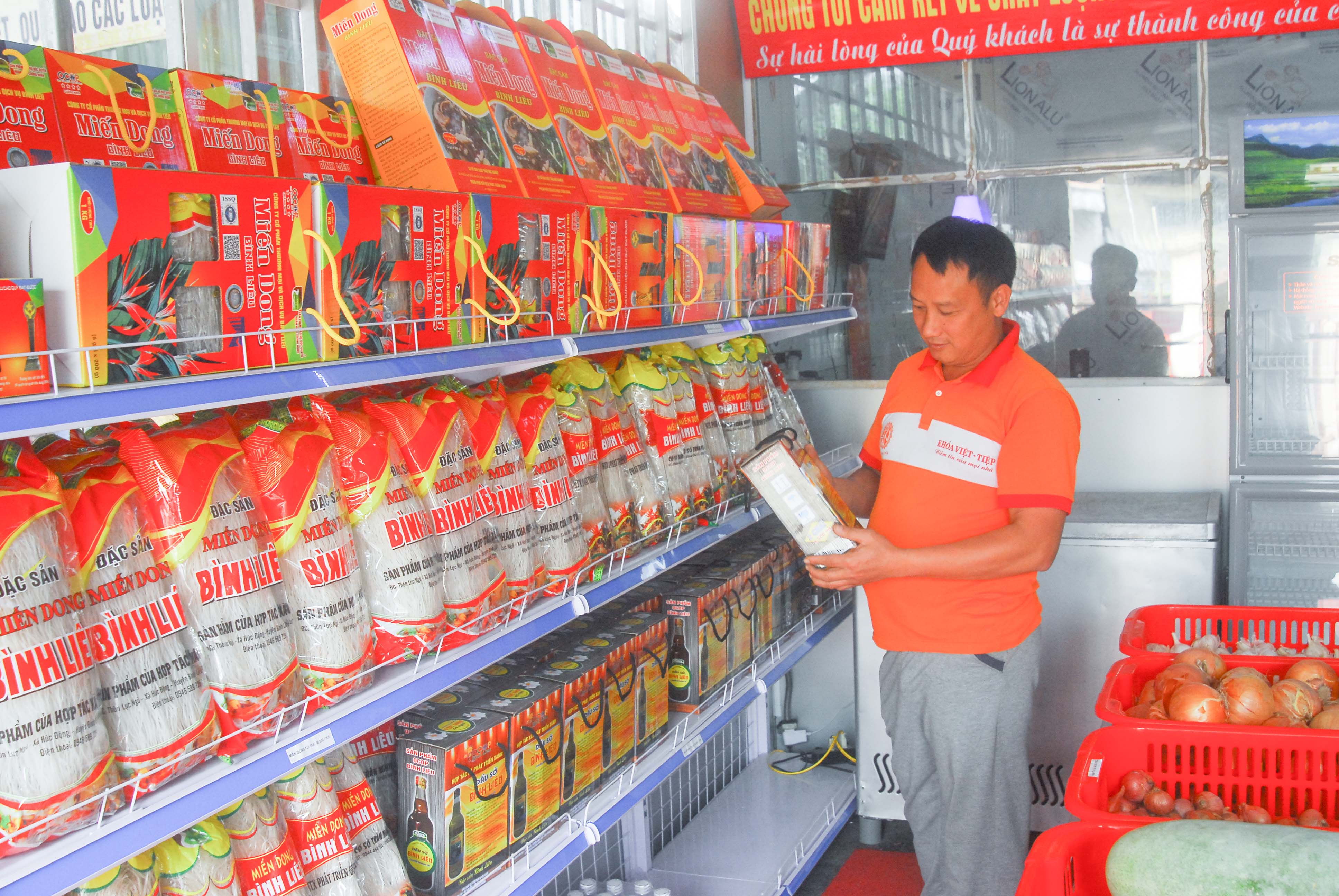 Nông sản Bình Liêu được bày bán tại Trung tâm Giới thiệu và Bán sản phẩm OCOP huyện.