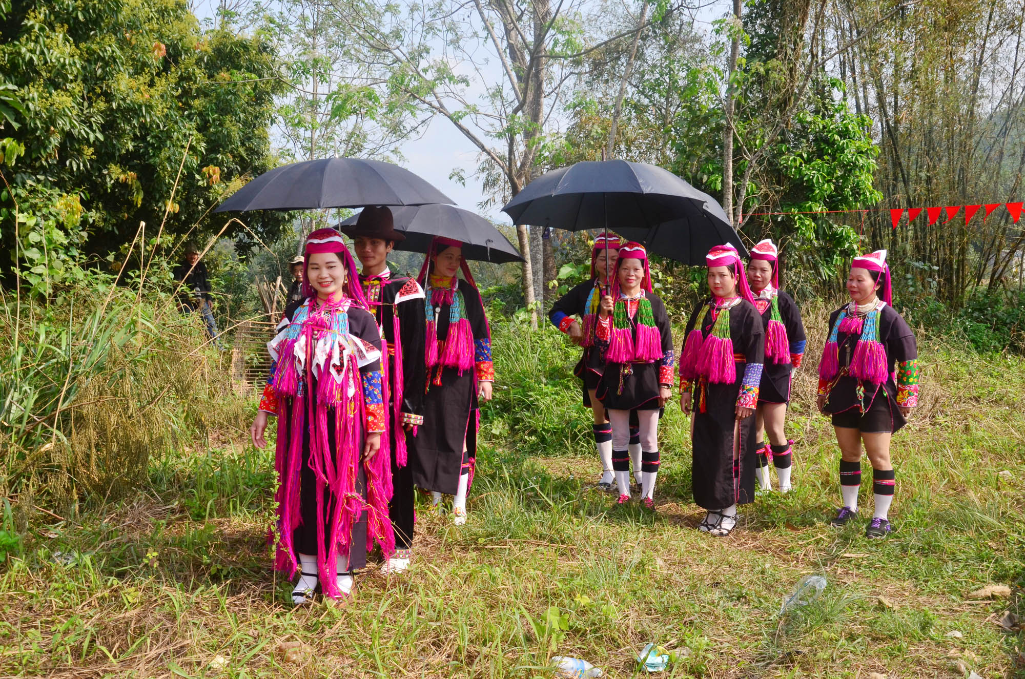 Tái hiện đám rước dâu của dân tộc Dao Thanh Y huyện Tiên Yên.