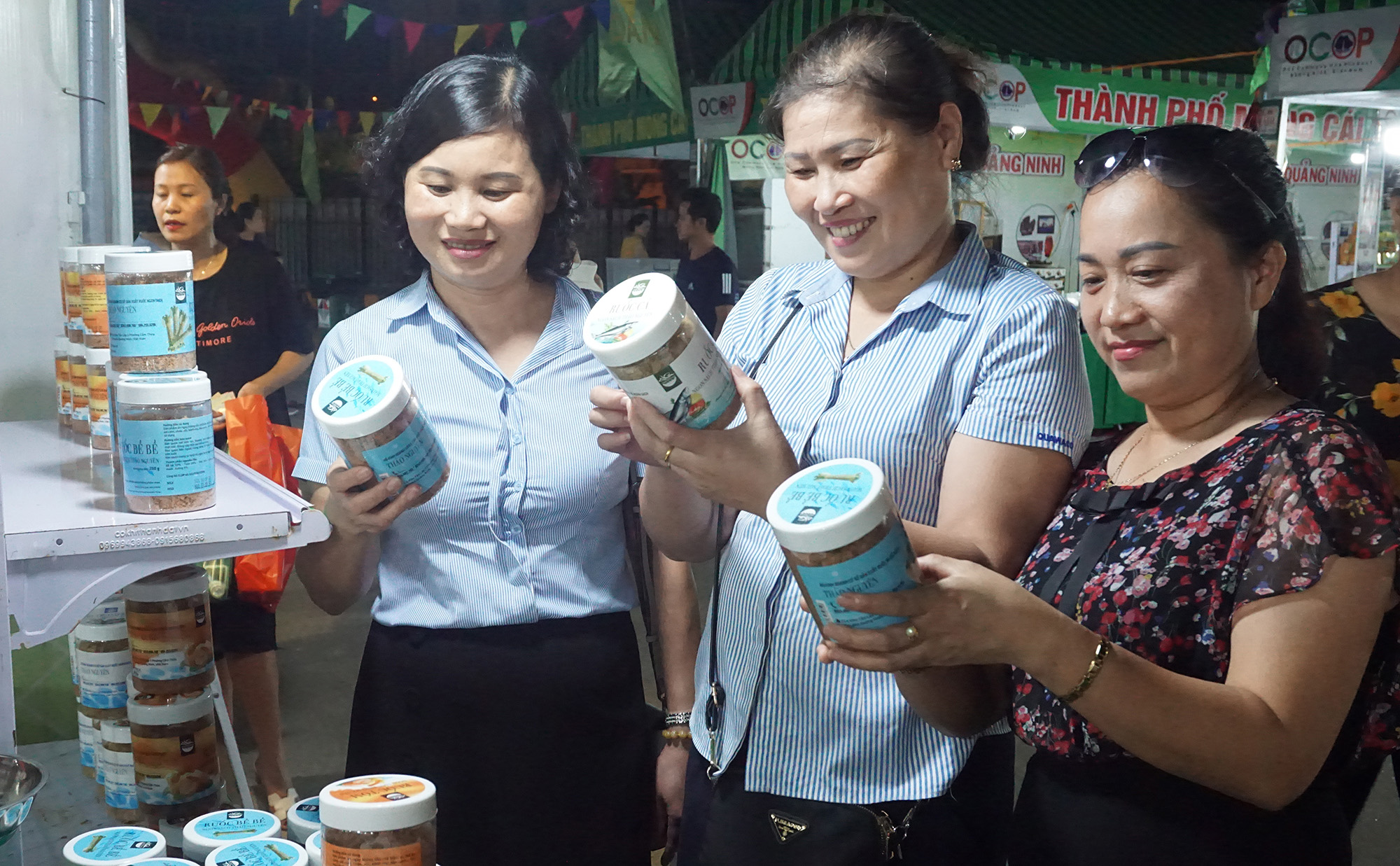 Nhiều sản phẩm OCOP của tỉnh được bày bán tại Tuần xúc tiến tiêu thụ sản phẩm Quảng Ninh 2020 đã được người dân tin tưởng và ưa chuộng khi được bày bán tại mỗi kỳ hội chợ, triểm lãm.