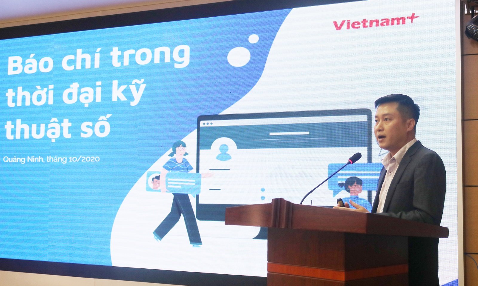 Nhà báo Nguyễn Hoàng Nhật, Phó Tổng biên tập báo điện tử Vietnamplus chia sẻ những thông tin cập nhật mới nhất về truyền thông số và những tác động đến sự phát triển của báo chí.