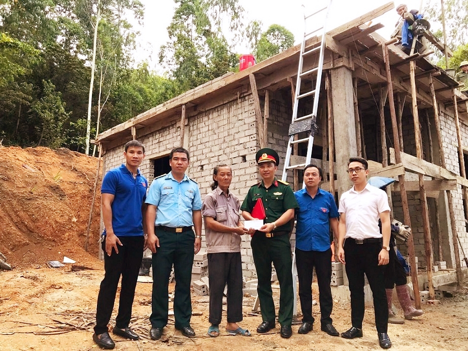Hỗ trợ kinh phí xây dựng nhà ở cho gia đình em Mai Quyết Tiến (phường Cẩm Phú, TP Cẩm Phả)