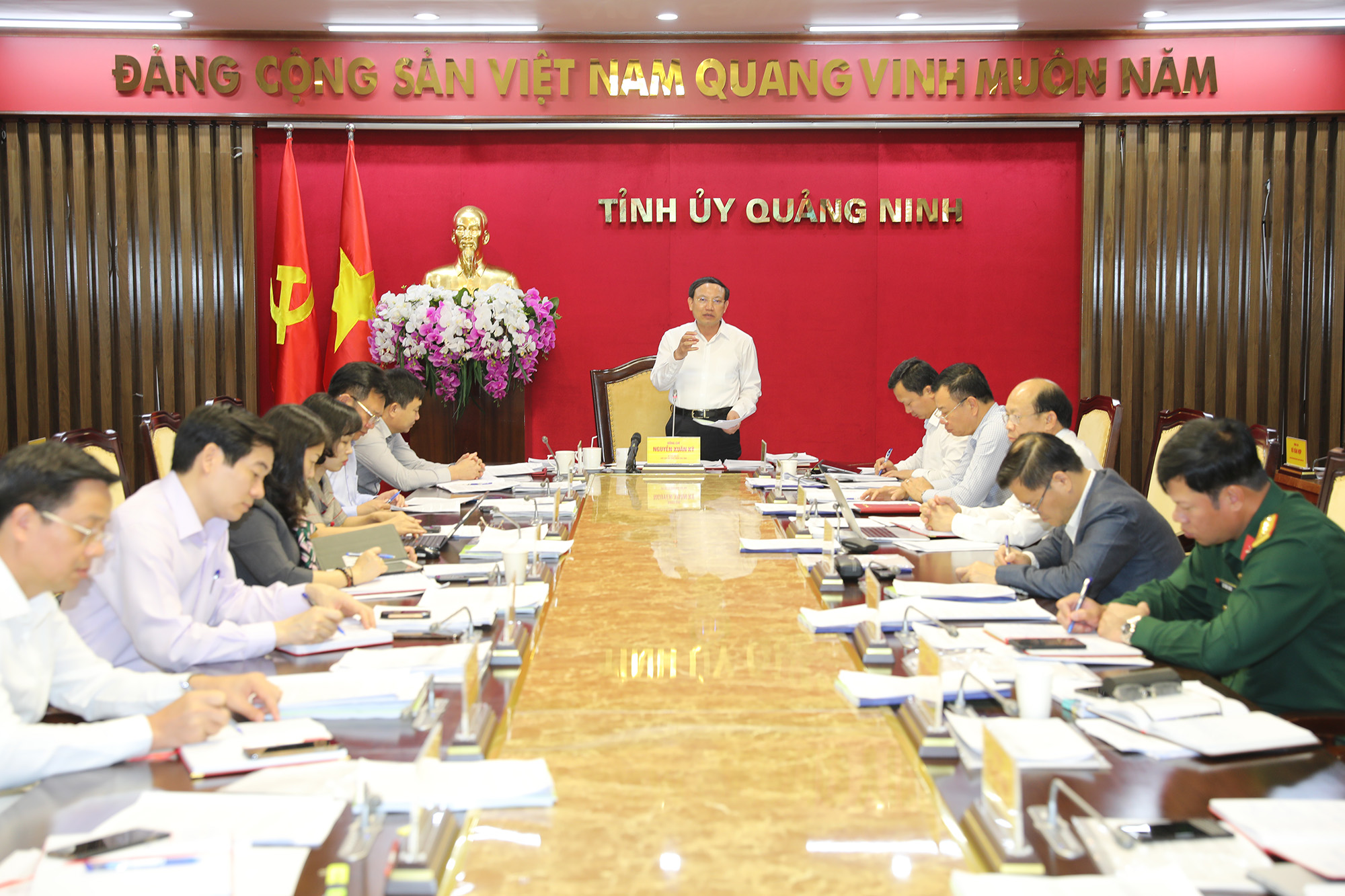 Đồng chí Nguyễn Xuân Ký, Bí thư Tỉnh ủy, Chủ tịch HĐND tỉnh chủ trì hội nghị