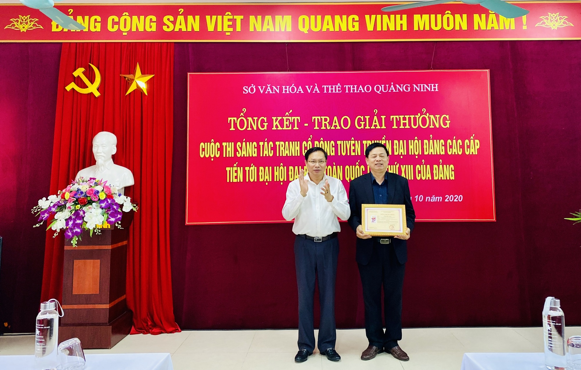 Tác giả Trịnh Bá Quát đến từ Hà Nội được trao giải nhất cuộc thi.