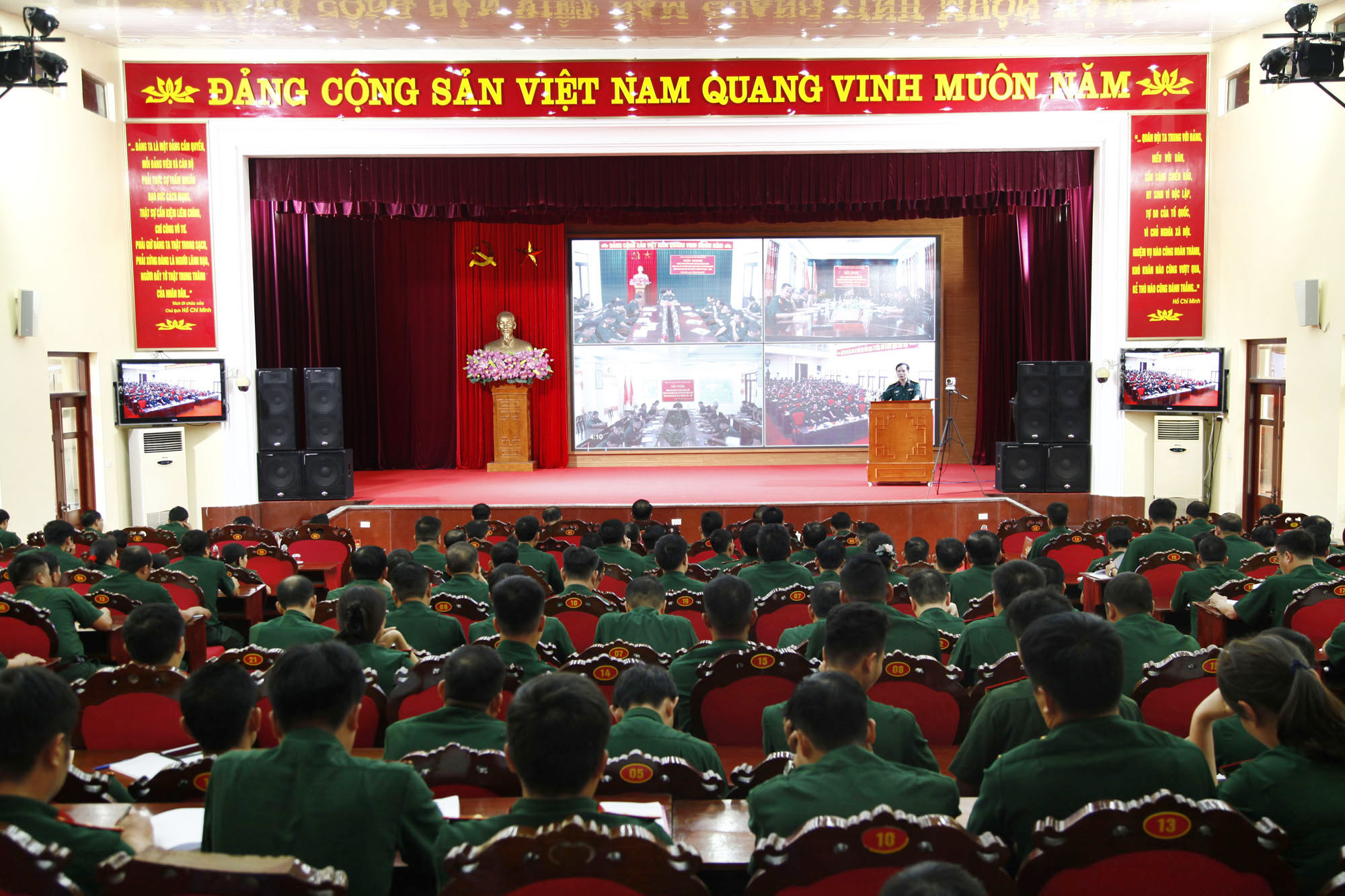 Từ ngày 12/10, Đảng ủy Quân sự tỉnh đã tổ chức Hội nghị trực tuyến thông báo kết quả Đại hội Đại biểu Đảng bộ tỉnh Quảng Ninh lần thứ XV và Đại hội Đại biểu Đảng bộ Quân đội lần thứ XI, nhiệm kỳ 2020-2025. Ảnh: Văn Đảm (Bộ CHQS tỉnh)