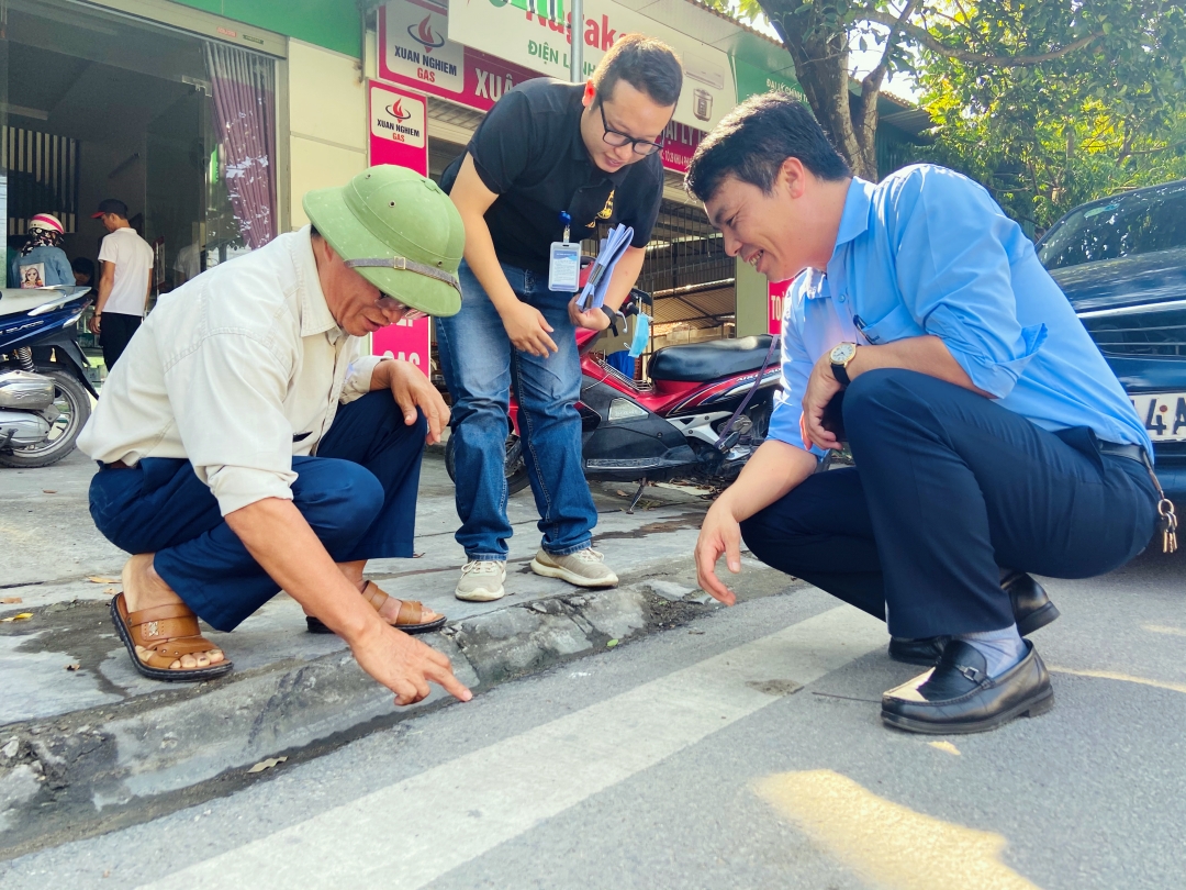 Xí nghiệp nước Uông Bí đang thống nhất phương án thi công, cấp nước sạch cho người dân phường Bắc Sơn (TP Uông Bí).
