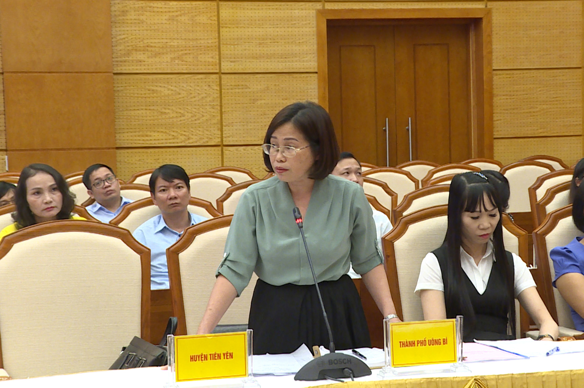 Đại diện Trung tâm GDNN- GDTX huyện Tiên Yên tham gia ý kiến tại hội nghị.