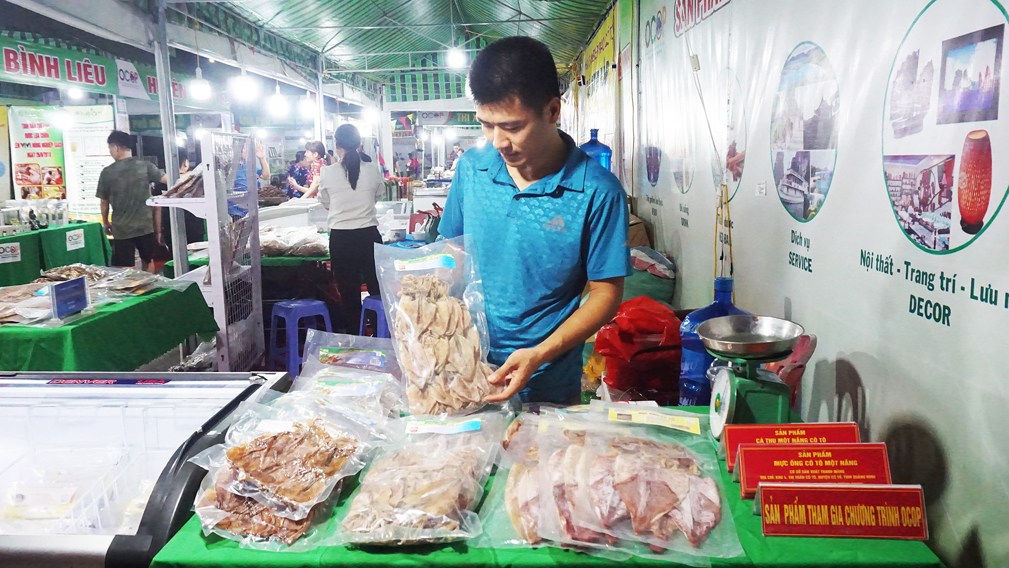 Các sản phẩm thủy, hải sản của Quảng Ninh đều được bày bán tại mỗi kỳ hội chợ, triển lãm.