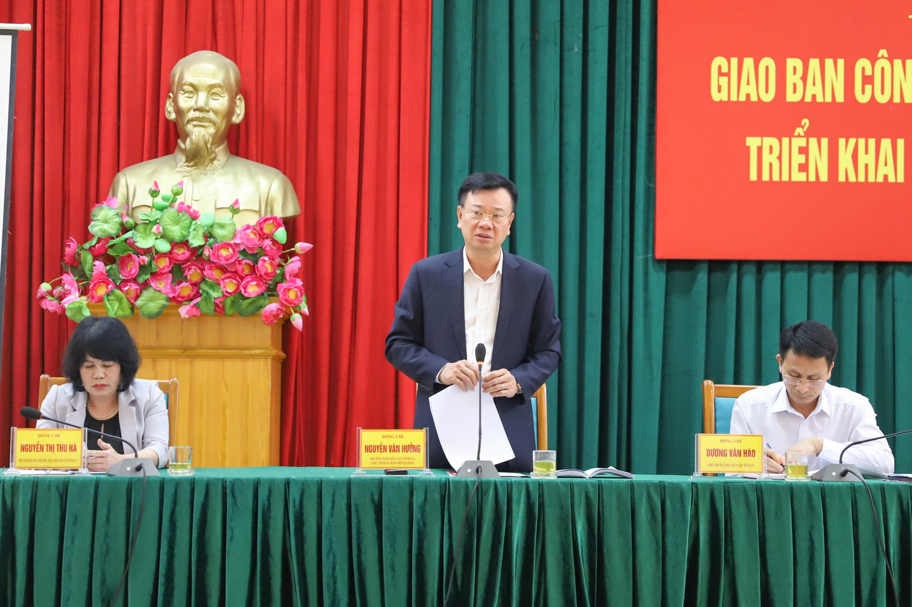 Đồng chí Nguyễn Văn Hưởng, Trưởng Ban Dân vận Tỉnh ủy, Chủ tịch Ủy ban MTTQ tỉnh. chủ trì hội nghị.
