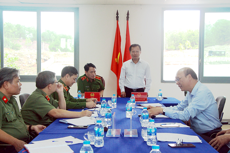 Đồng chí Cao Tường Huy, Phó Chủ tịch TT UBND tỉnh phát biểu tại buổi làm việc.