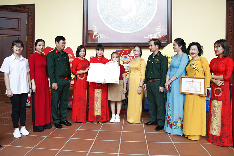 Lãnh đạo Bộ CHQS tỉnh, cùng các đại biểu về dự tổng kết và trao giải cuộc thi.