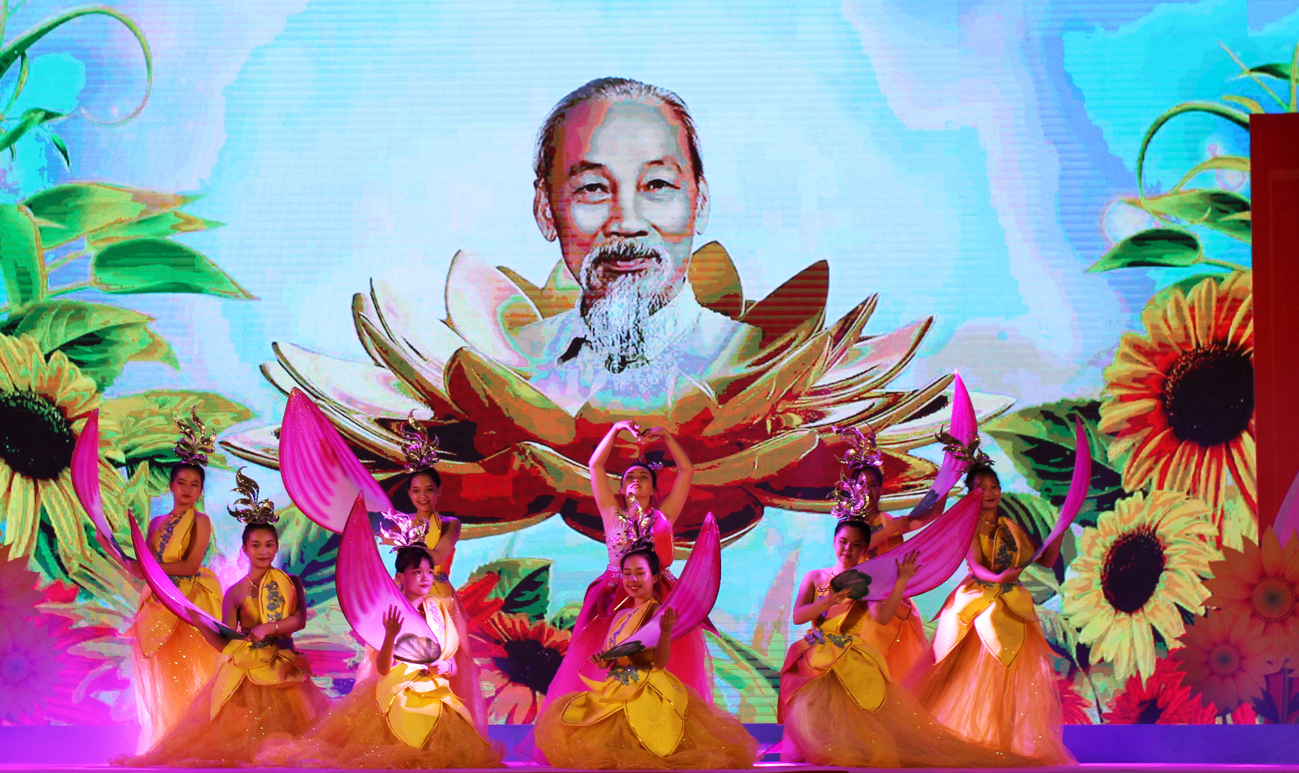 Tỉnh đoàn Quảng Ninh đã tổ chức chương trình nghệ thuật chào mừng Đại hội Đảng bộ tỉnh lần thứ XV, nhiệm kỳ 2020 – 2025 
