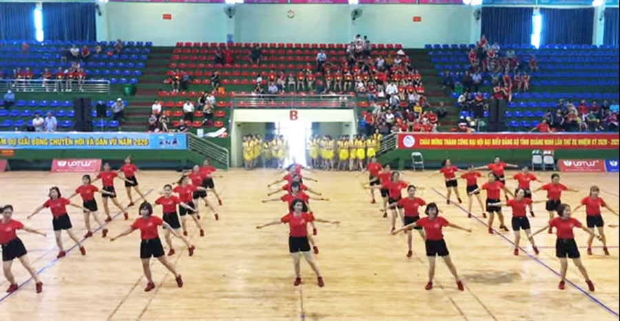Một bài biểu diễn dân vũ của xã Bình Dương, TX Đông Triều.