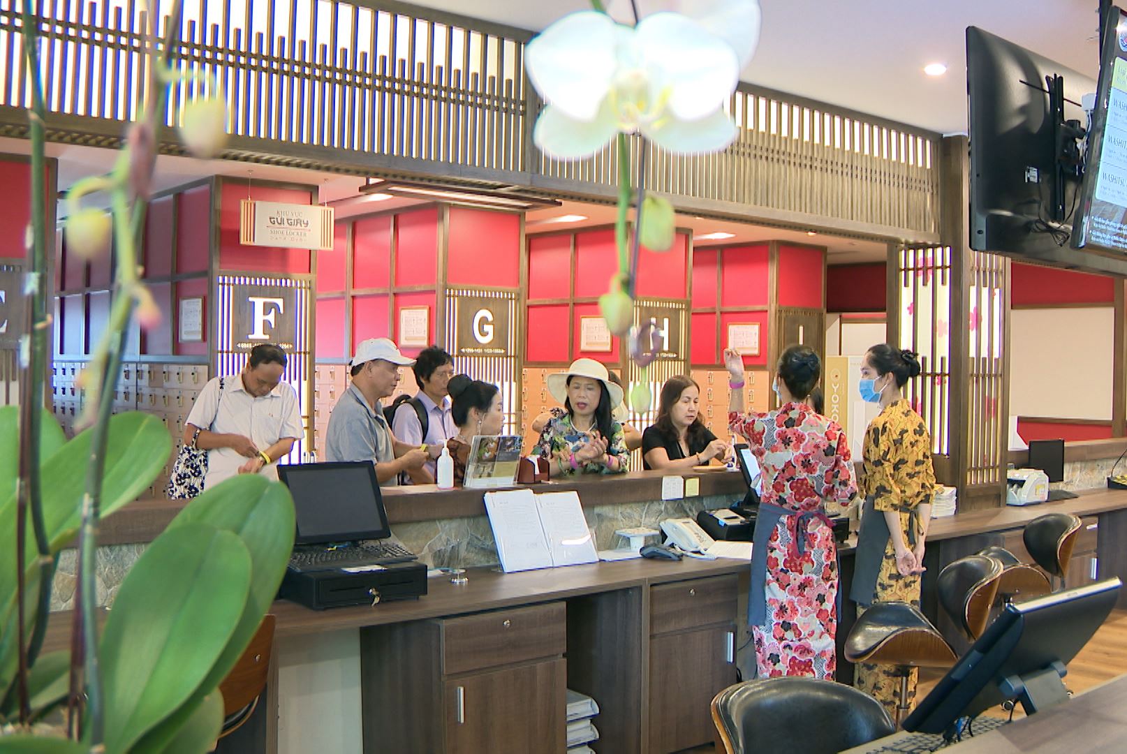 Hướng tới sự thư giãn và riêng tư, Yoko Onsen Quang Hanh không đón khách ồ ạt, mỗi ngày chỉ phục vụ 200-300 khách nhằm đảm bảo chất lượng dịch vụ tốt nhất. 
