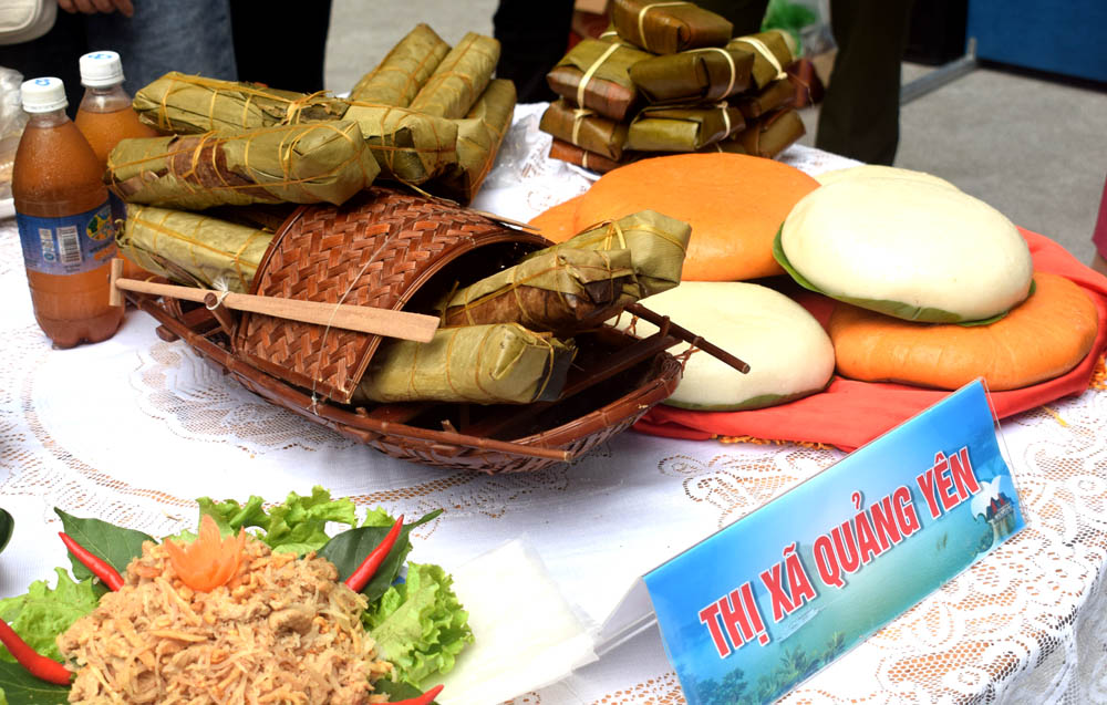 Quảng Yên ngoài ẩm thực còn giới thiệu xen kẽ sản phẩm đóng thuyền truyền thống ở làng nghề Hưng Học