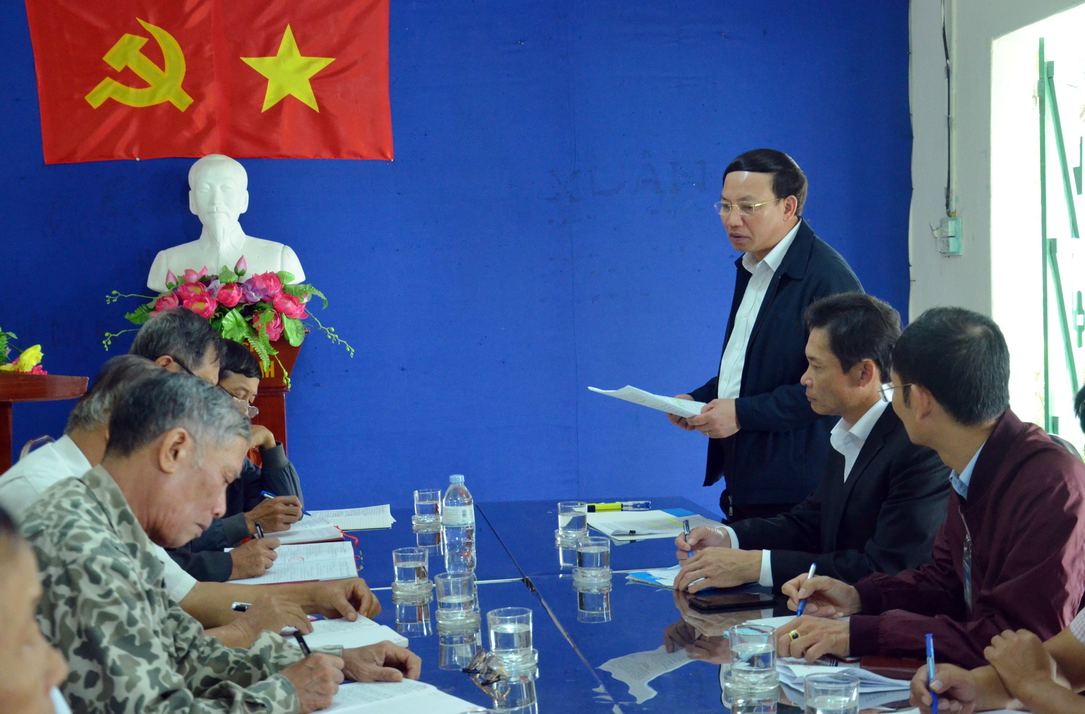 Đồng chí Bí thư Tỉnh ủy, Chủ tịch HĐND tỉnh Nguyễn Xuân Ký phát biểu tại buổi sinh hoạt chi bộ. 