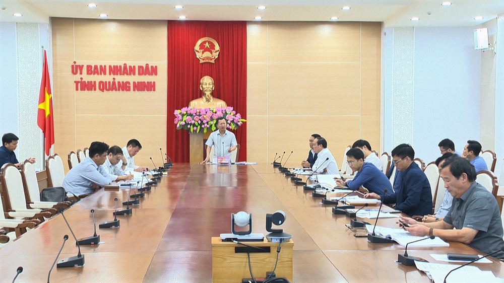 Đồng chí Cao Tường Huy, Phó Chủ tịch Thường trực UBND tỉnh chủ trì cuộc họp