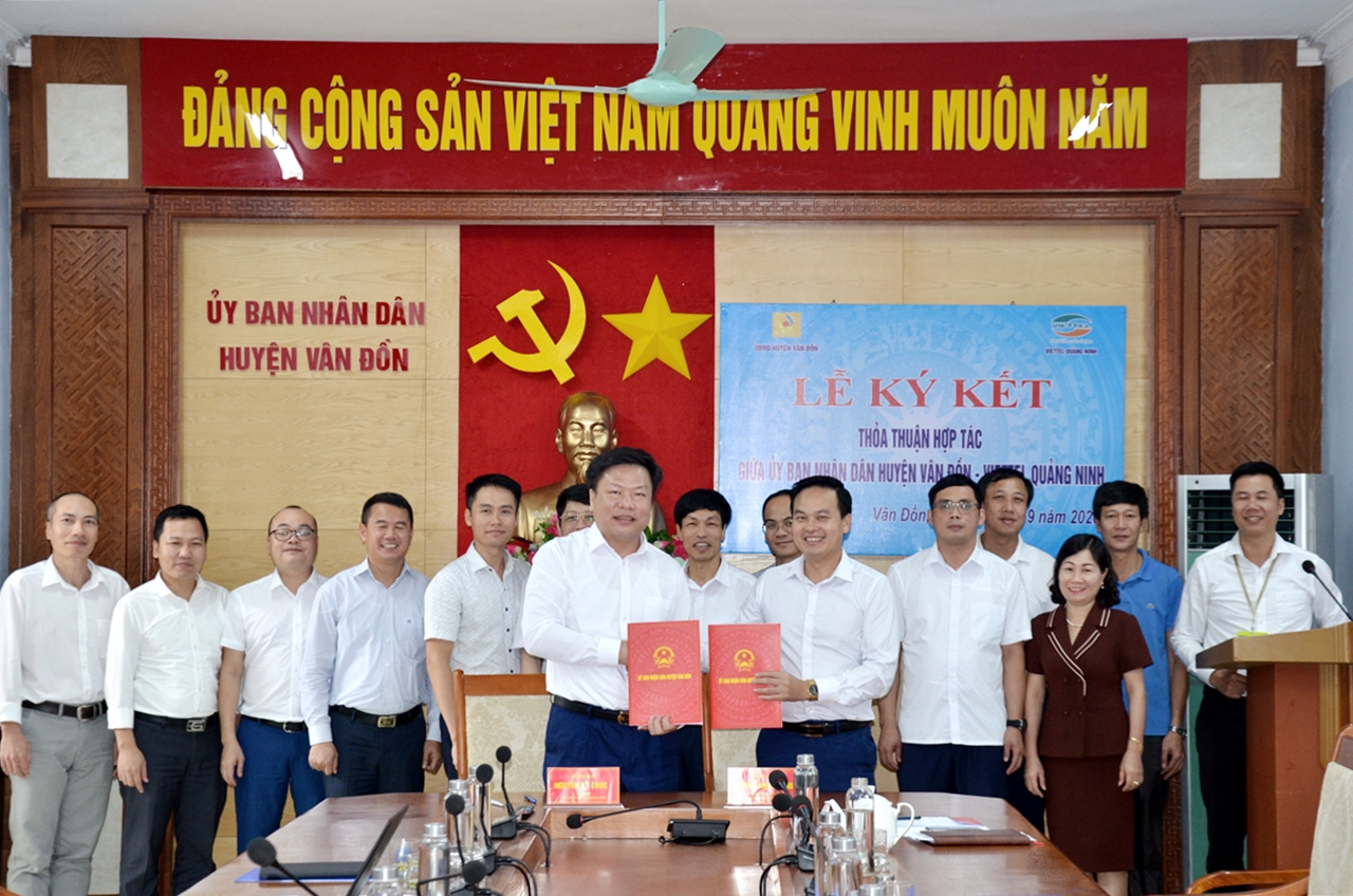 Viettel Quảng Ninh và huyện Vân Đồn ký kết thỏa thuận hợp tác về phát triển hạ tầng viễn thông và CNTT trong giai đoạn 2020-2025.