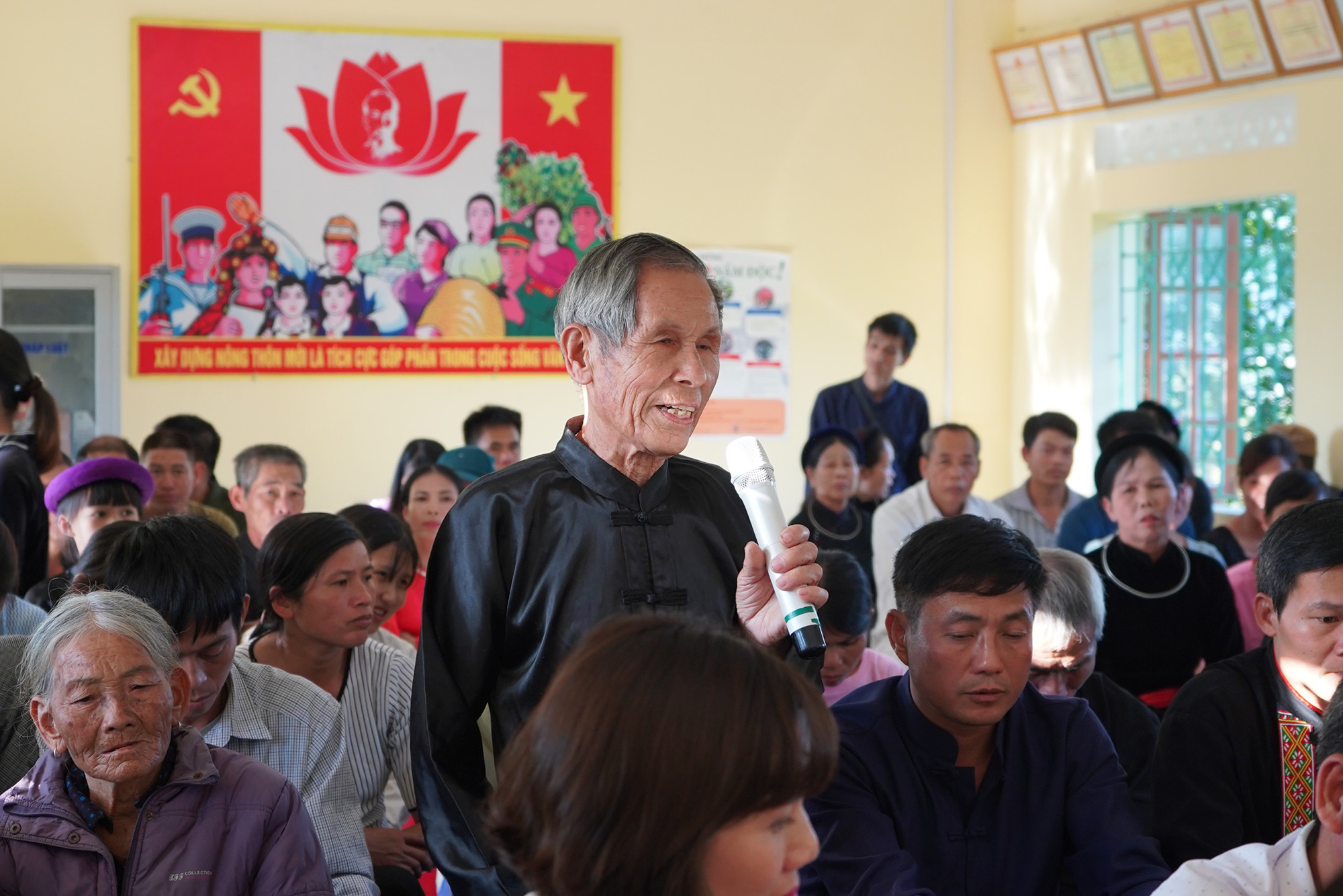 Nhân dân khu Chang Nà bày tỏ sự vui mừng, cảm ơn sự quan tâm của tỉnh, huyện Bình Liêu đối với người dân.