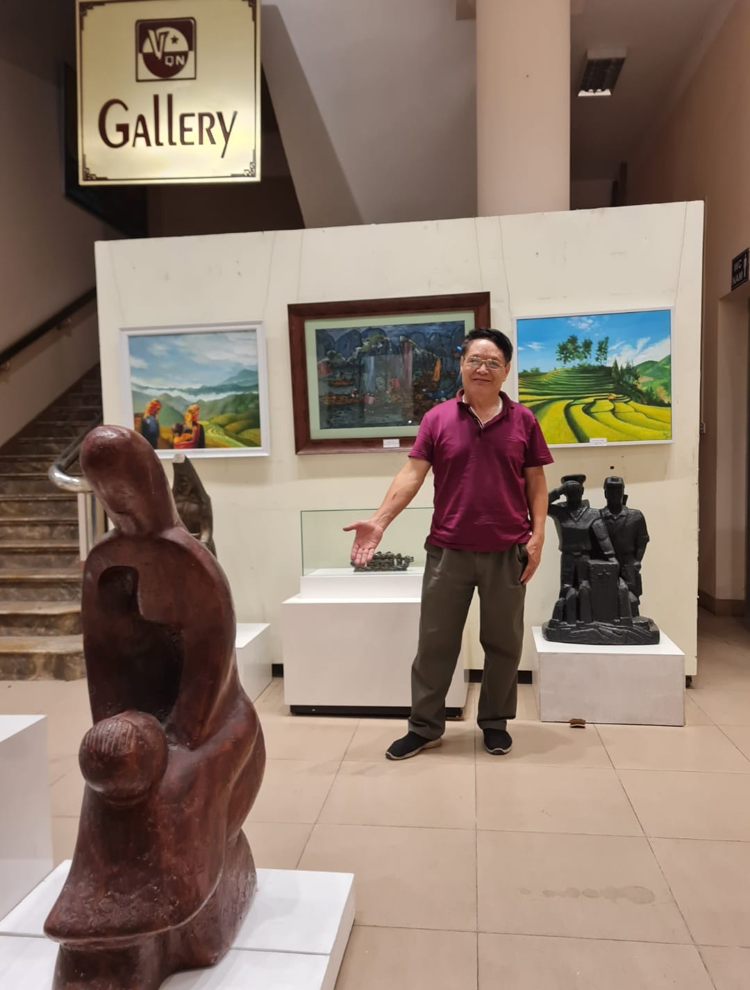 Nhà điêu khắc Lê Quảng Cương giới thiệu một số tác phẩm của mình.