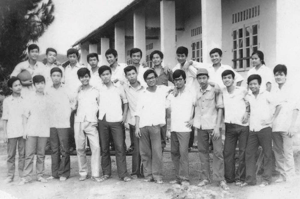 Lớp chuyên Toán khóa 1976-1979. Ảnh chụp năm 1979 khi lớp chuẩn bị ra trường. Ảnh Trường THPT Chuyên Hạ Long cung cấp.