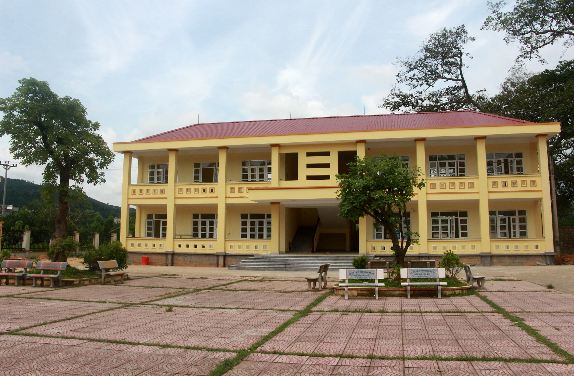 Khối lớp học Trường PTDT Nội trú huyện Bình Liêu được hoàn thành, đáp ứng nhu cầu học tập của thầy trò nhà trường.