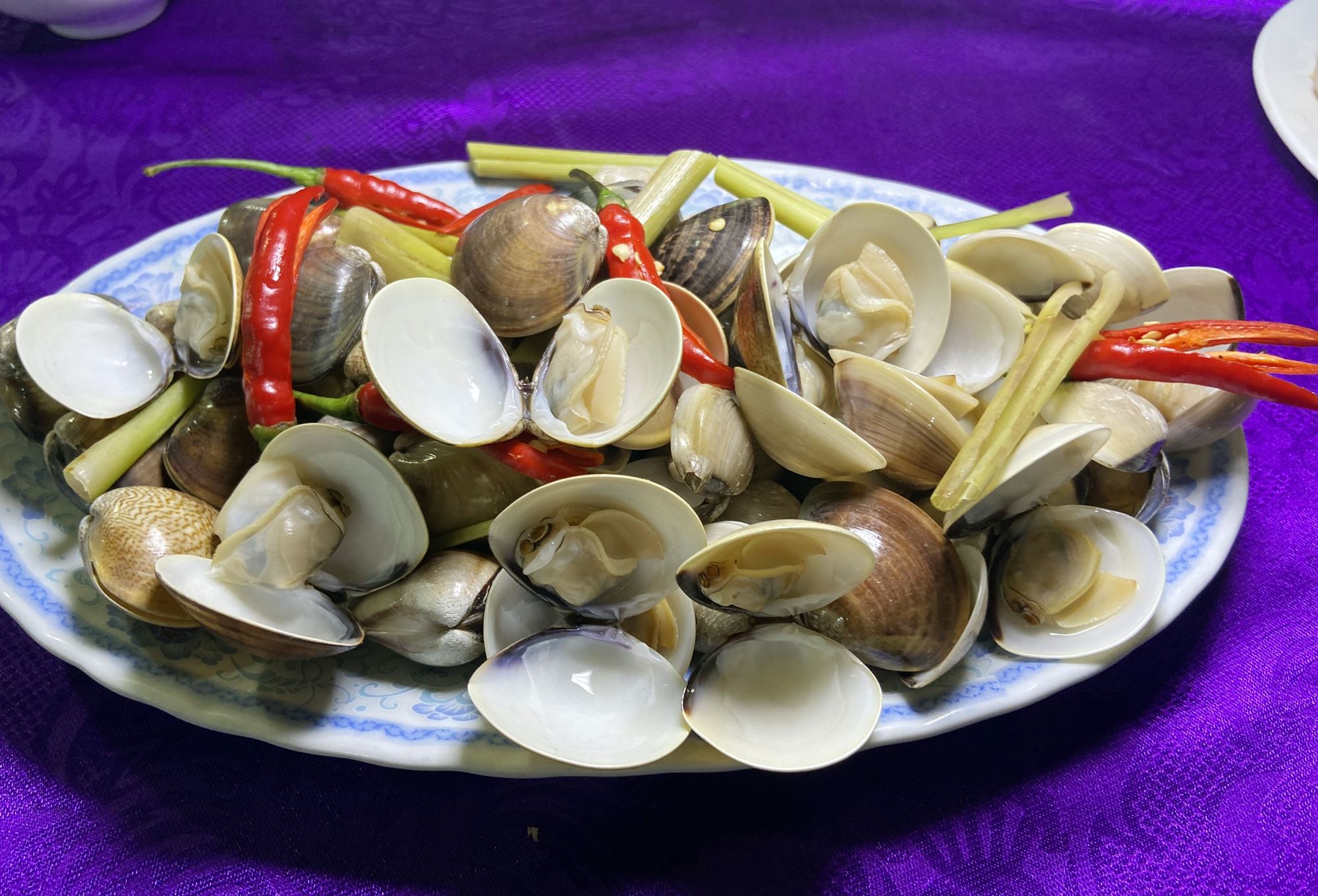 Ngao trắng Hải Hà được chế biến thành những món ăn ngon. 