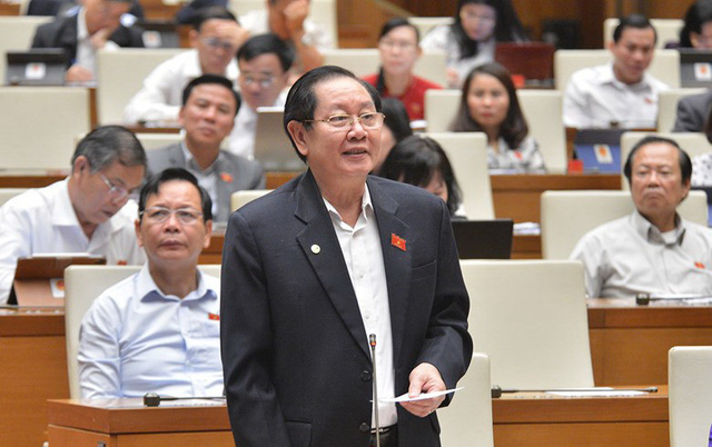 Bộ trưởng Bộ Nội vụ Lê Vĩnh Tân trả lời trước Quốc hội. Ảnh: Quochoi.vn
