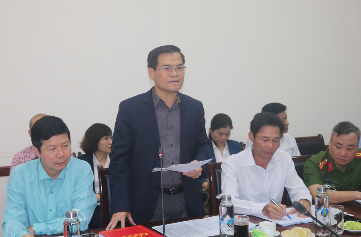 Phó Chủ tịch UBND tỉnh Bùi Văn Khắng phát biểu tại hội nghị thẩm định.