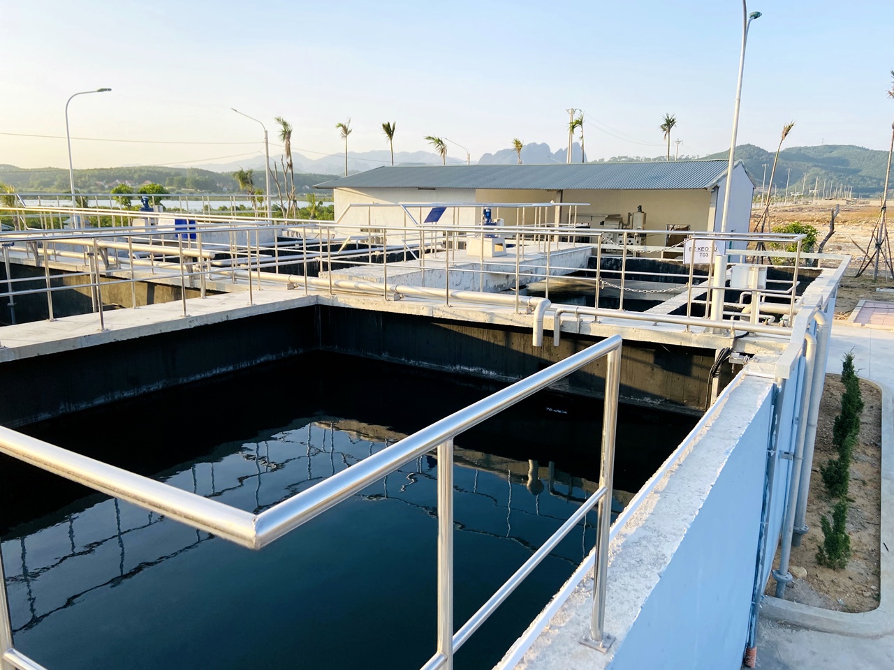 Trạm xử lý nước thải tập trung theo công nghệ Châu Âu với công suất 950m3/ngày đêm.