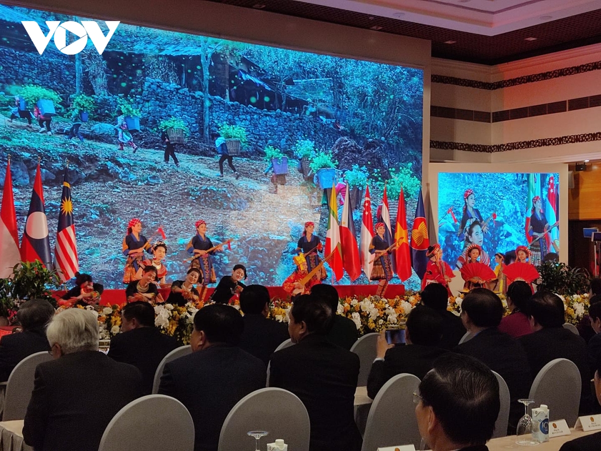 Chương trình nghệ thuật tại Lễ khai mạc Hội nghị cấp cao ASEAN lần thứ 37.