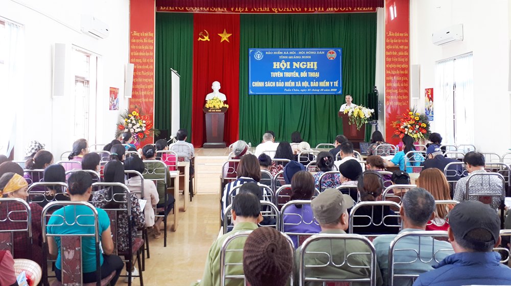 BHXH tỉnh và HND tỉnh phối hợp tuyên truyền chính sách BHXH, BHYT đến hội viên nông dân tại phường Tuần Châu (TP Hạ Long) tháng 10/2020.