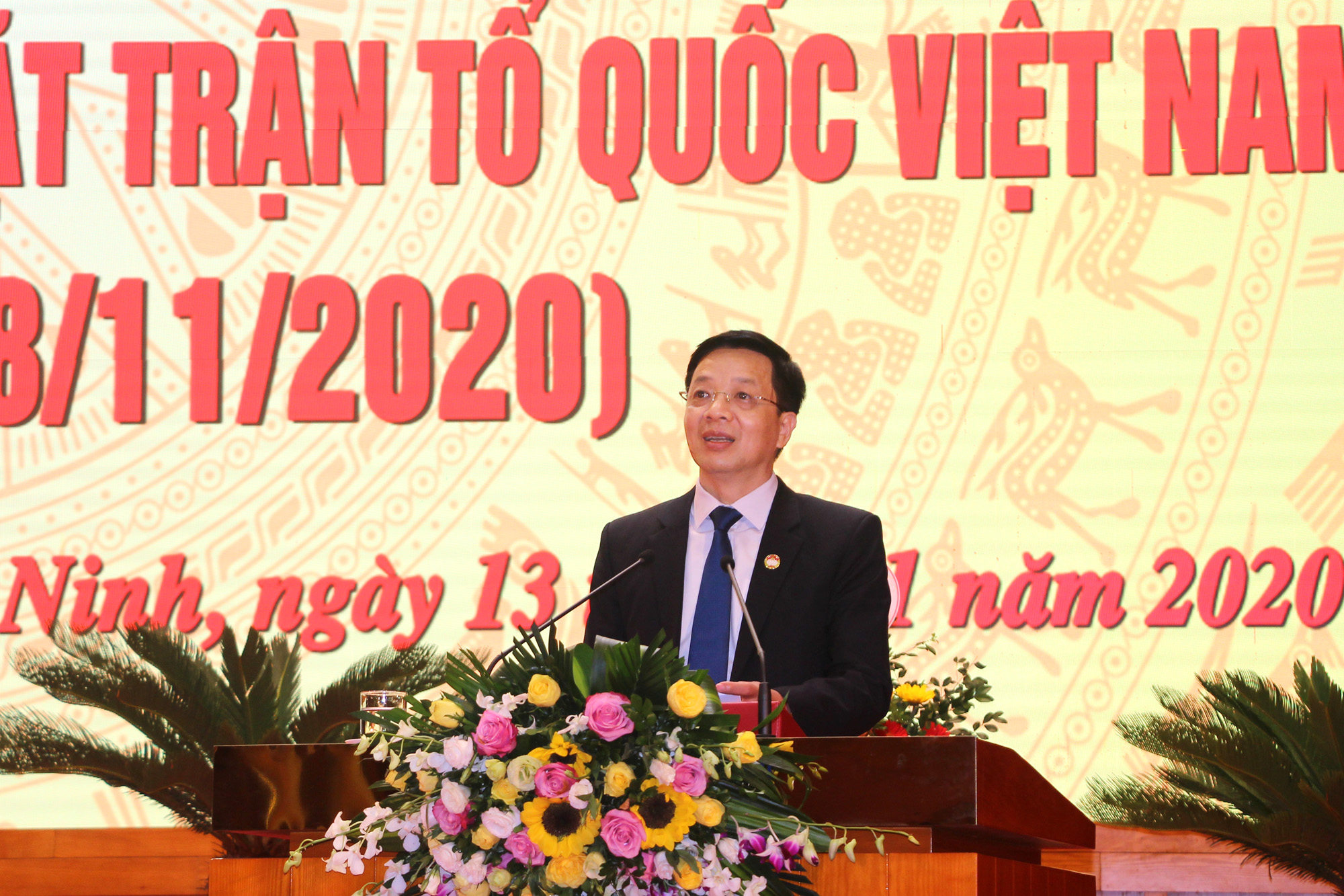 Đồng chí Nguyễn Văn Hồi, Chủ tịch Ủy ban MTTQ tỉnh Quảng Ninh, phát biểu ôn lại truyền thống.