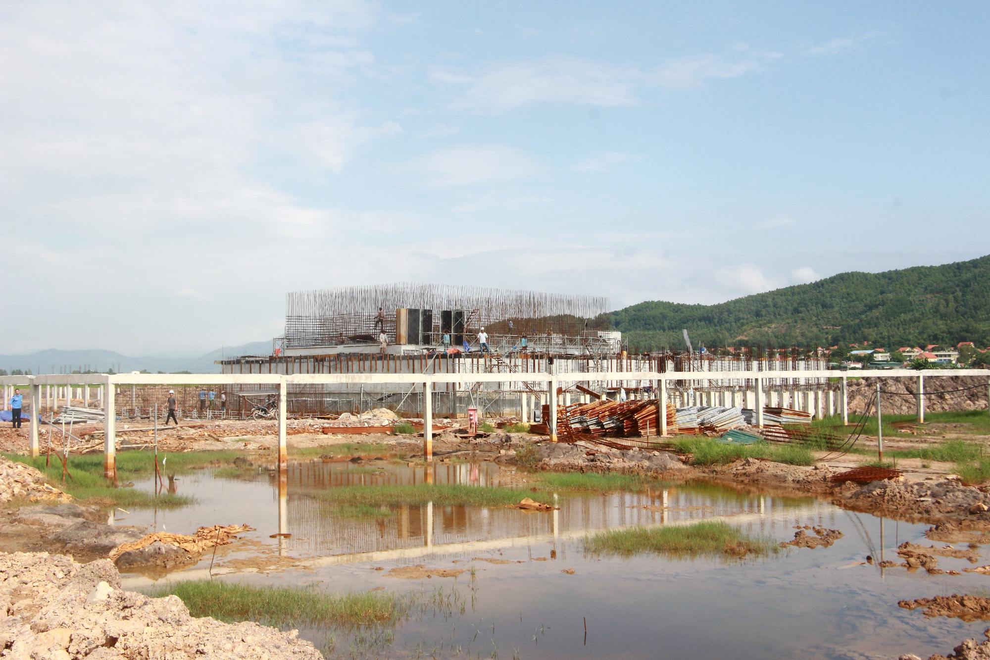 Trạm cấp nước sạch công suất 6.500m3/ngày/đêm trong KCN Sông Khoai đang được triển khai đầu tư xây dựng. Ảnh: Mạnh Trường