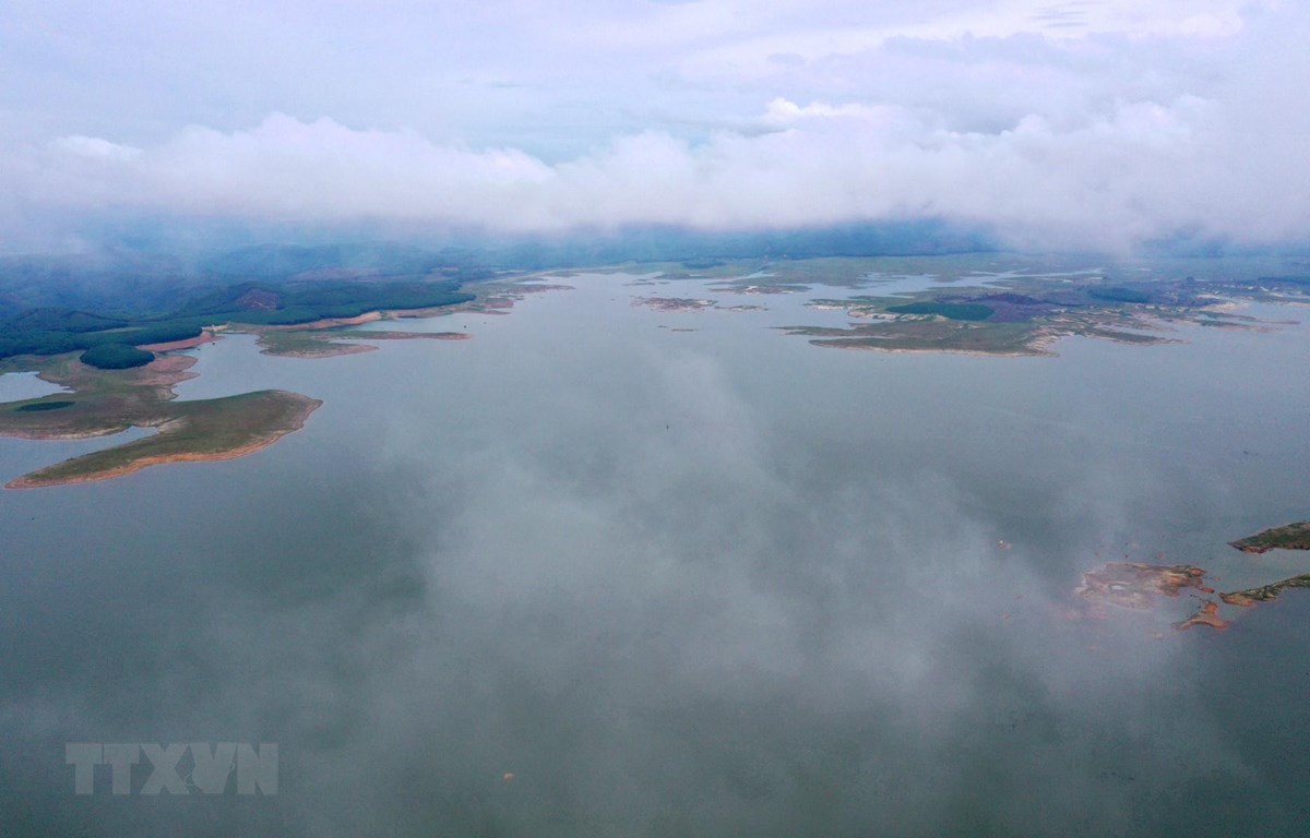 Hồ chứa nước thuỷ điện Sông Hinh (Phú Yên) sẵn sàng cắt lũ theo kế hoạch. (Ảnh: Ngọc Hà/TTXVN)