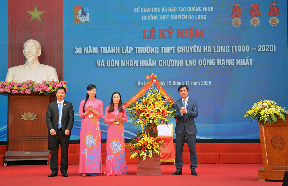 đồng chí Nguyễn Tường Văn, Phó Bí thư Tỉnh ủy, Chủ tịch UBND tỉnh 