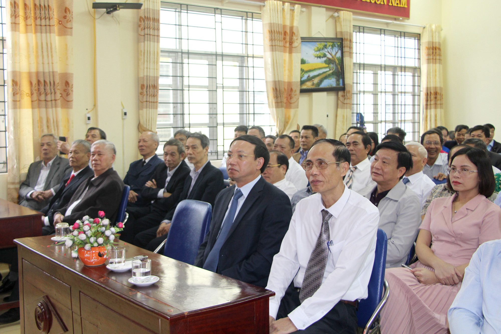 Đồng chí Nguyễn Xuân Ký, Bí thư Tỉnh ủy, Chủ tịch HĐND tỉnh cùng đông đảo cán bộ, đảng viên, nhân dân tron