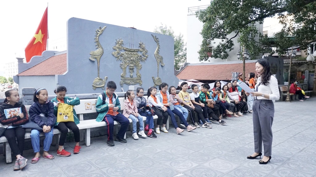Cung văn hóa thanh thiếu nhi Quảng Ninh tổ chức cho các em nhỏ đi tham quan, khám phá địa danh lịch sử trên địa bàn TP Hạ Long.
