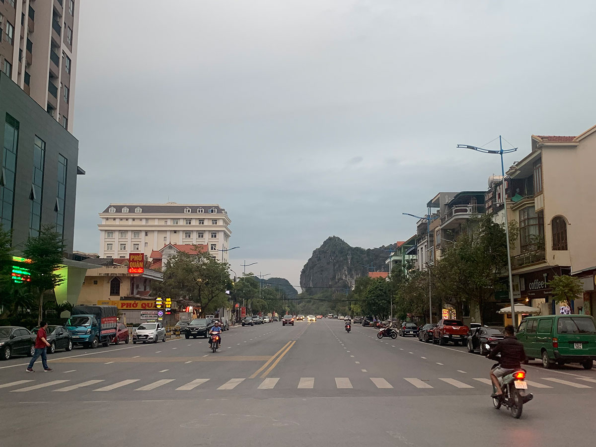 Đường phố Hải Phượng, TP Hạ Long đã được mở rộng thông thoáng cho người và phương tiện lưu thông an toàn.