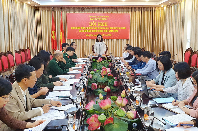 Đồng chí Phạm Thùy Dương, Phó trưởng Ban Tuyên giáo Tỉnh ủy, phát biểu kết luận hội nghị.