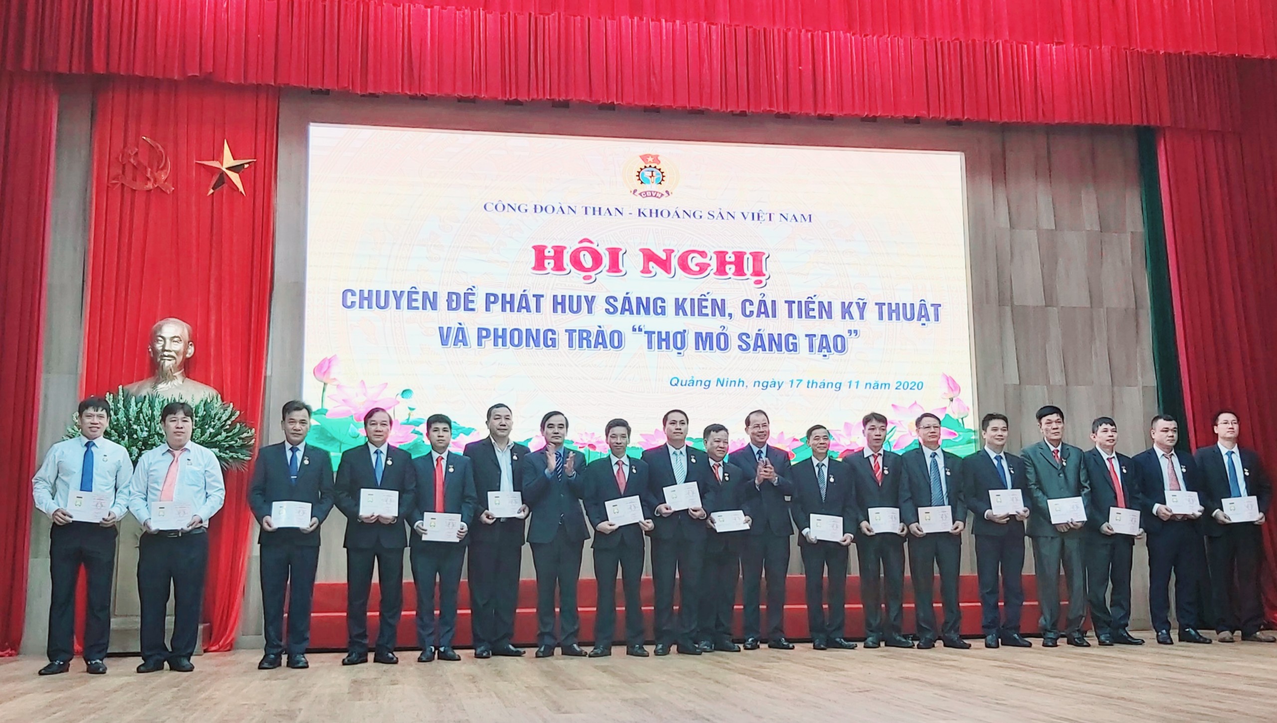 Các cá nhân được tặng Bằng Lao động sáng tạo của Tổng LĐLĐ Việt Nam.