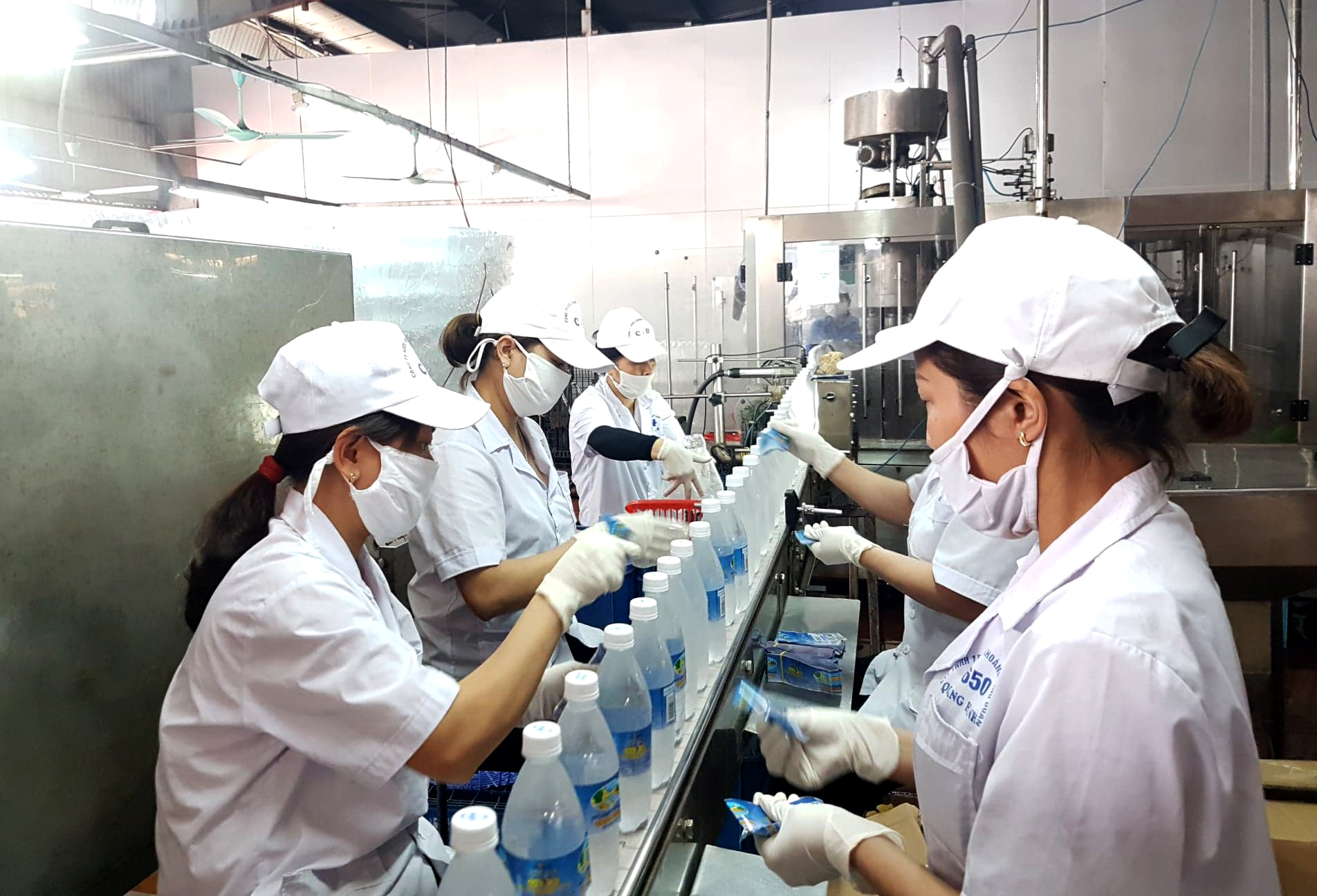 Dây chuyền sản xuất nước khoáng tại Công ty TNHH MTV Nước khoáng Quang Hanh.